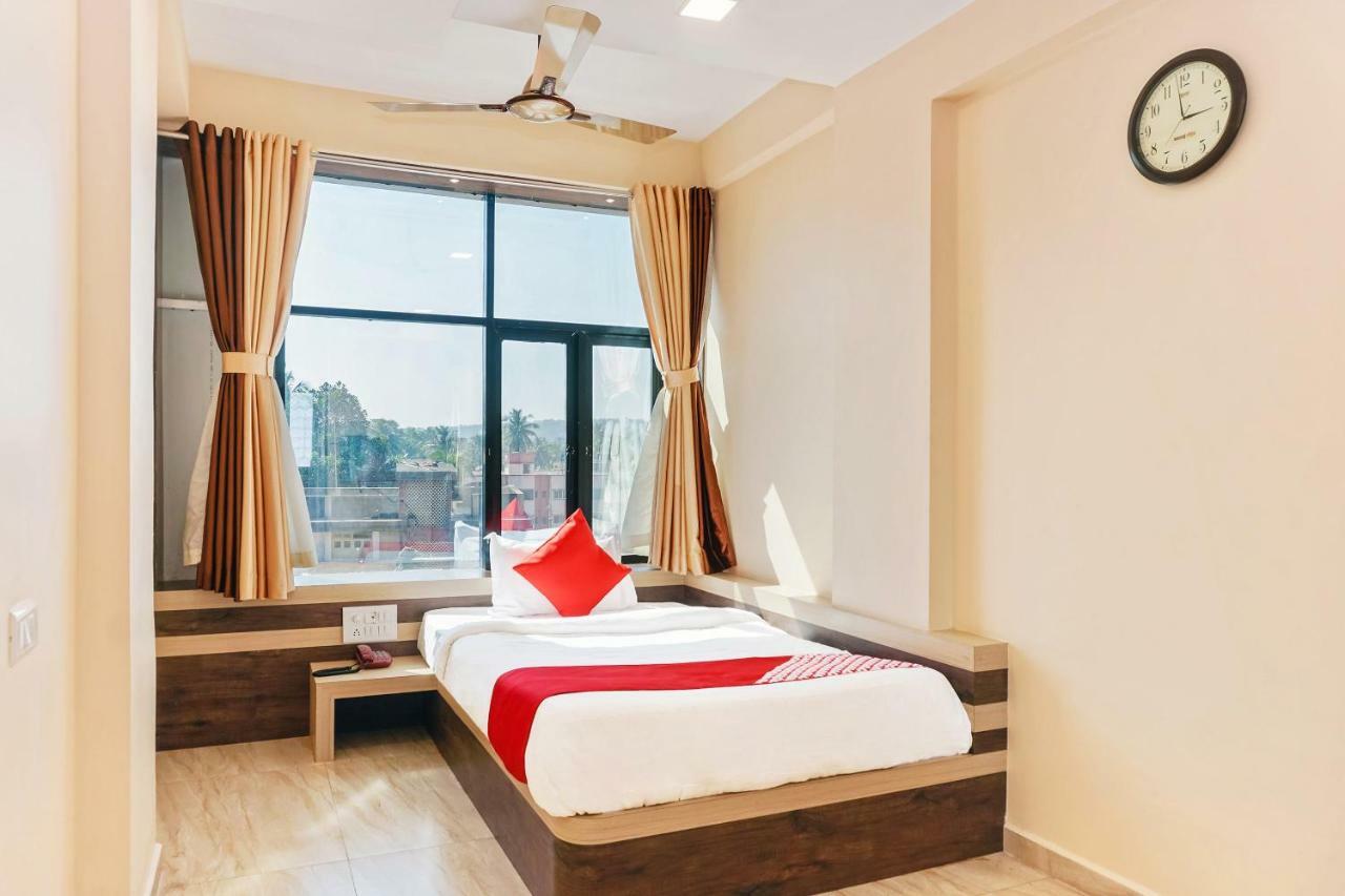 Oyo 29634 Hotel Navalai Pride Ratnagiri Bagian luar foto