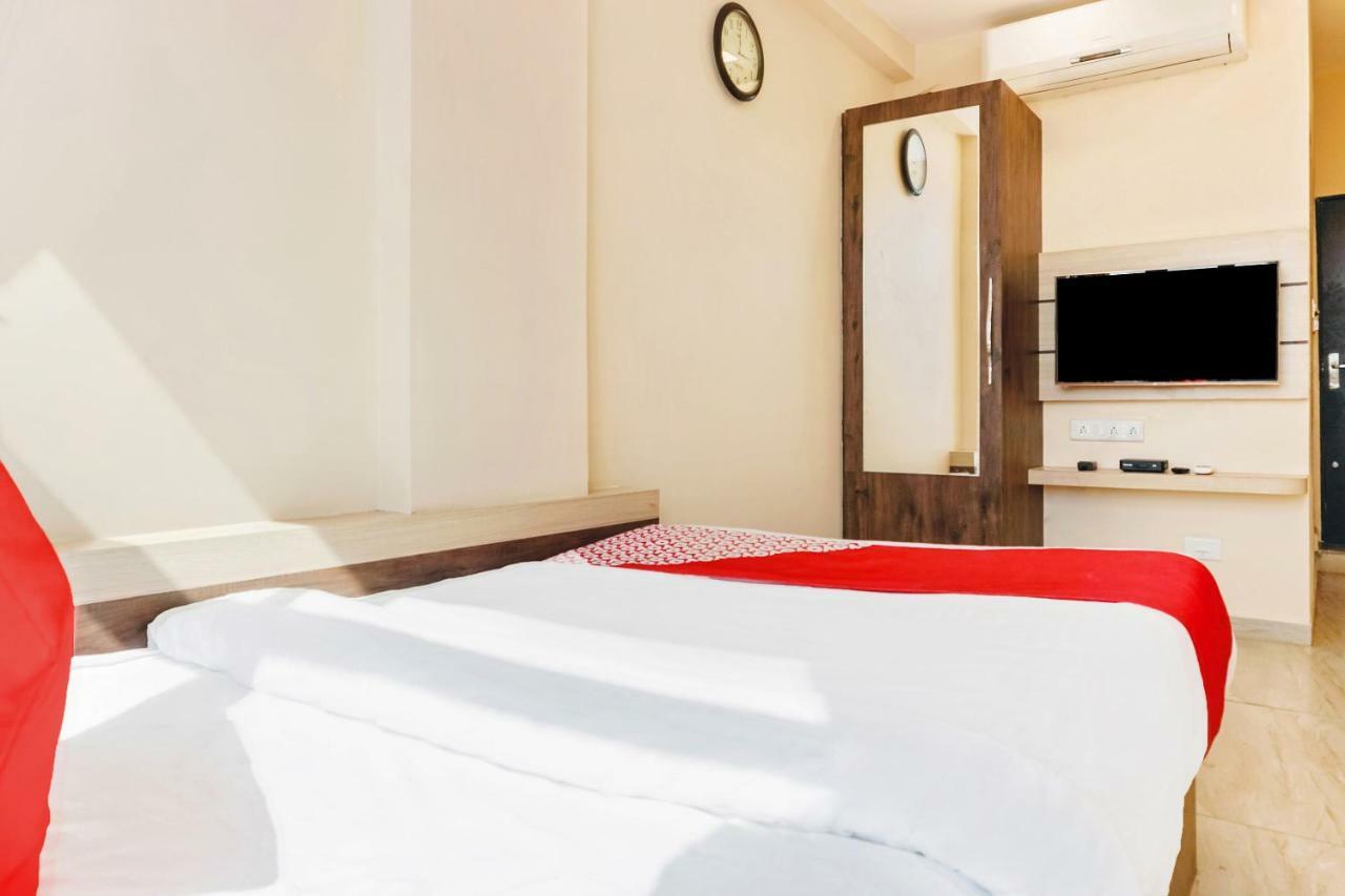 Oyo 29634 Hotel Navalai Pride Ratnagiri Bagian luar foto
